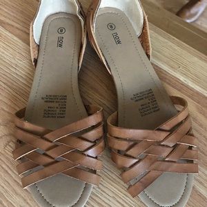 NWOT ladies sandals.